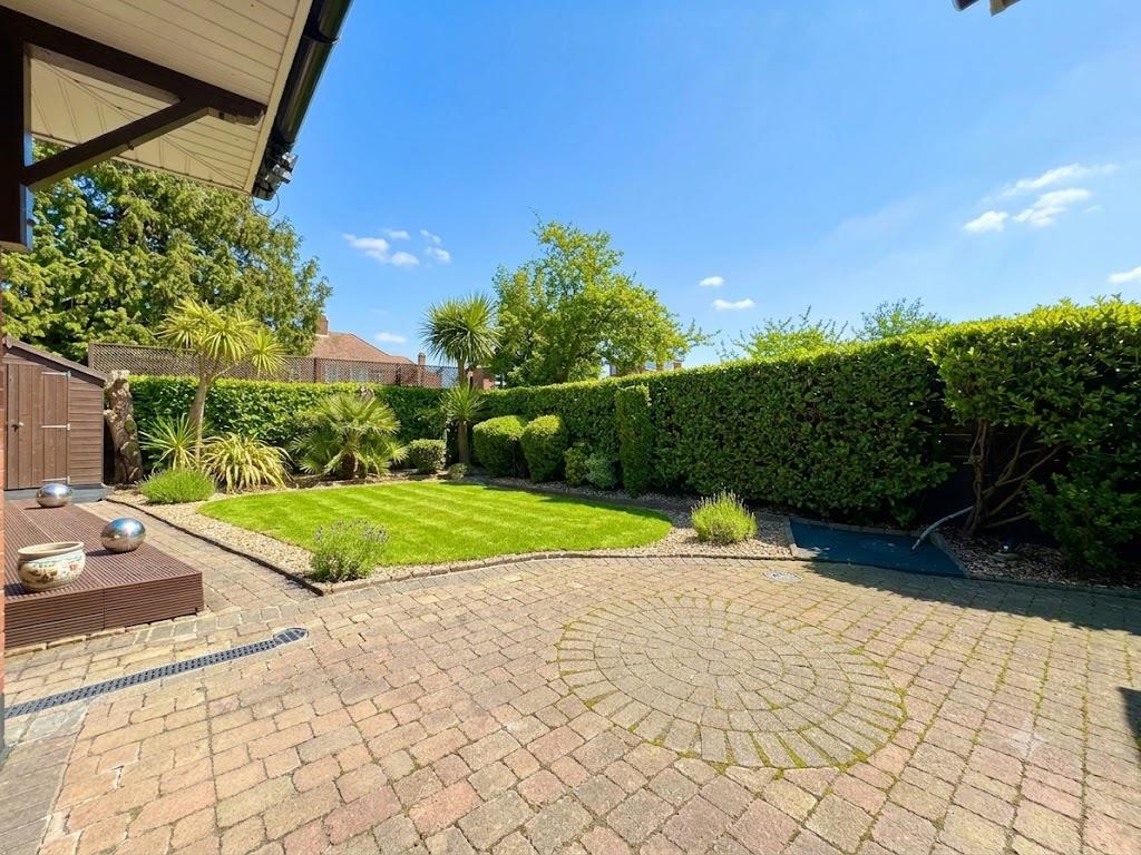 Edgwarebury Lane, HA8, Edgware